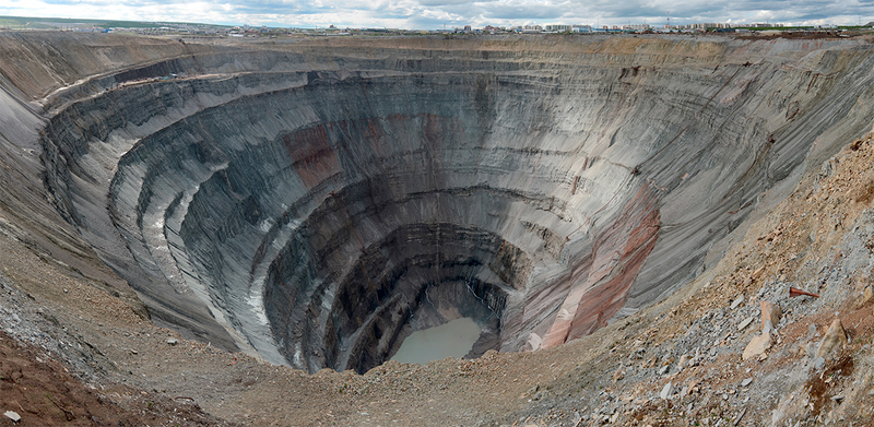 Illustration for article titled These 21 Enormous Man Made Holes Will Give You Vertigo